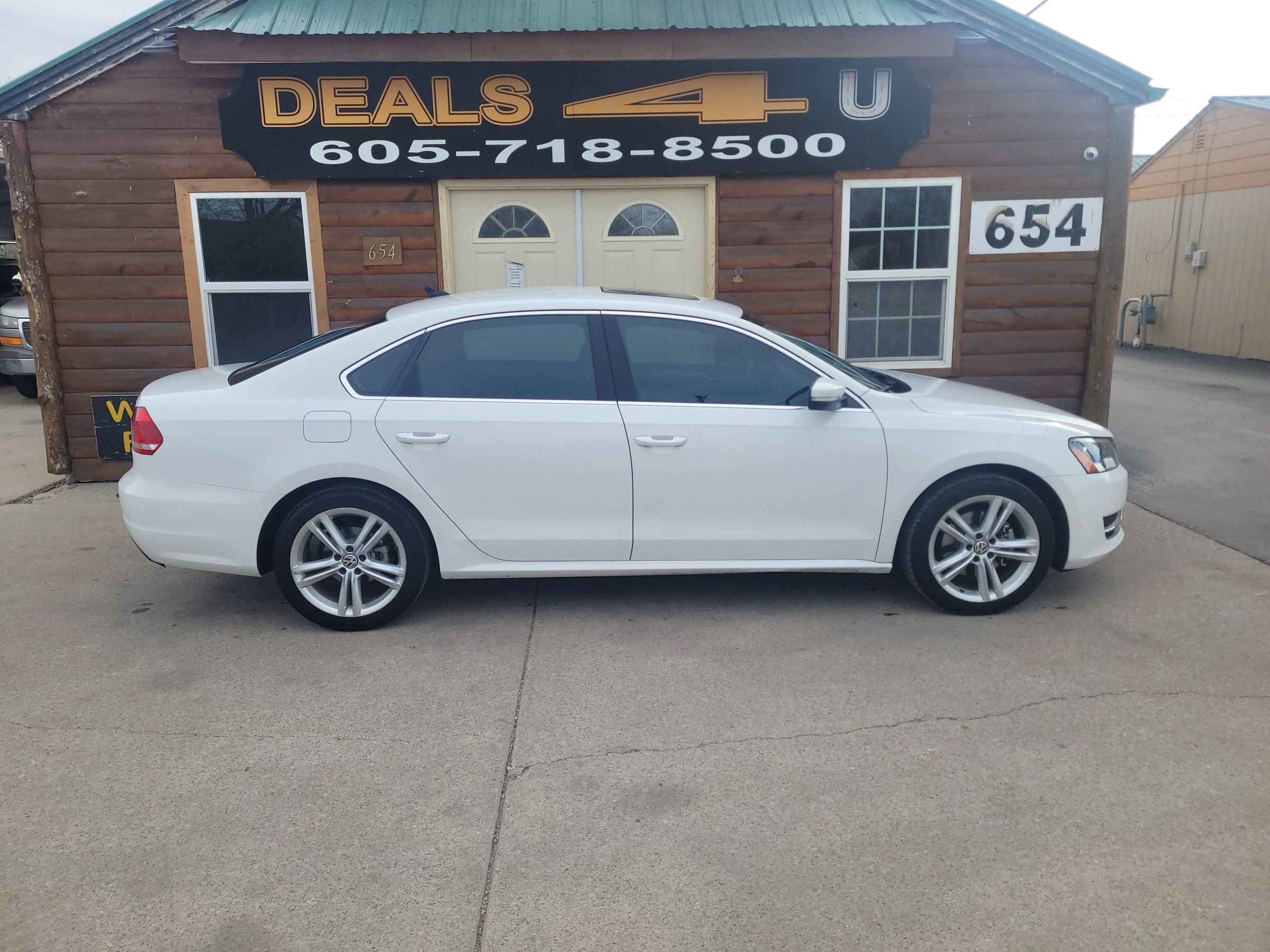 Used 2014 Volkswagen Passat TDI SE FWD image 2