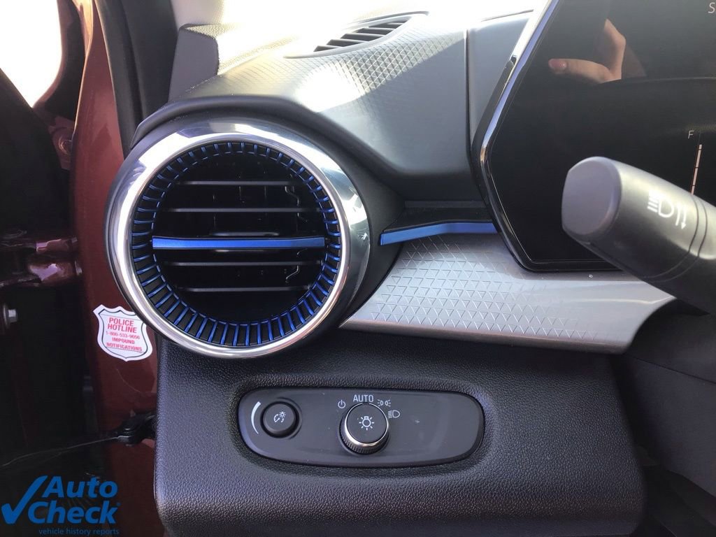 Used 2025 Chevrolet Trax LT w/ LT Convenience Package image 30