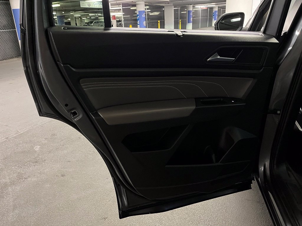 Used 2023 Volkswagen Atlas SE w/ Panoramic Sunroof Package FWD image 22