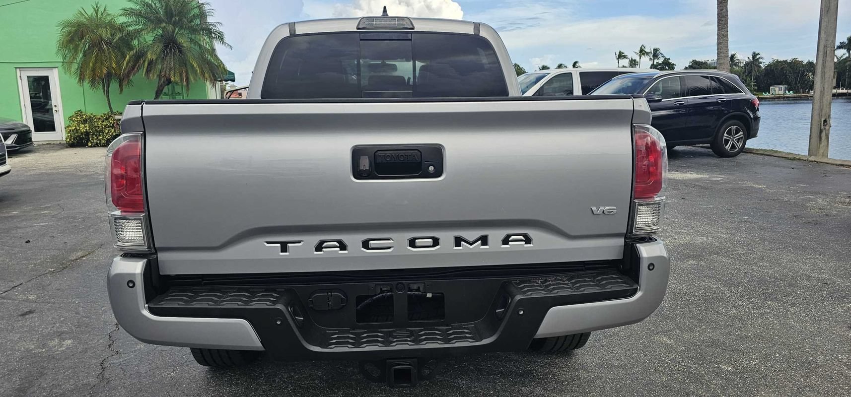 Used 2017 Toyota Tacoma Limited w/ Tow Package RWD image 4