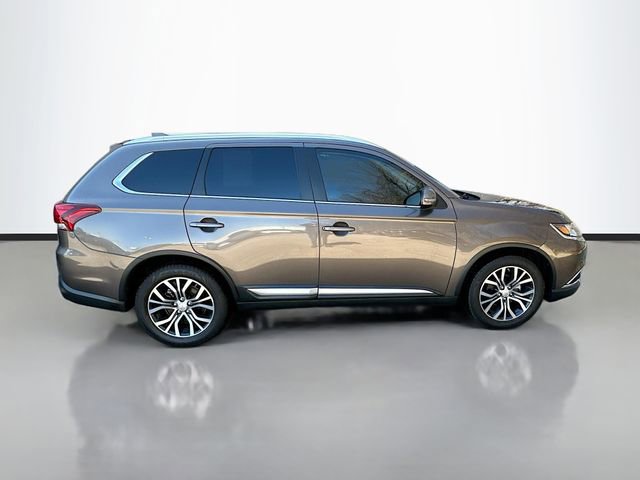 Used 2017 Mitsubishi Outlander SEL image 5