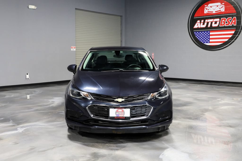 Used 2016 Chevrolet Cruze LT FWD image 2