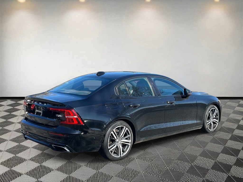 Used 2019 Volvo S60 T8 R-Design image 3