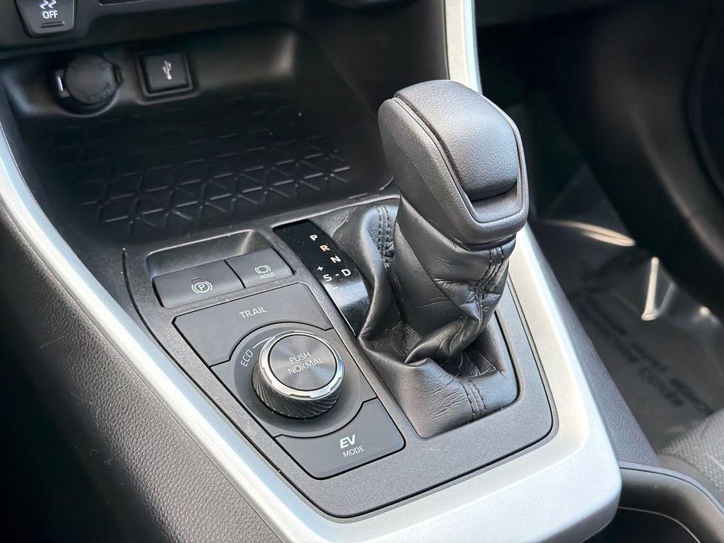 Used 2020 Toyota RAV4 XLE w/ Convenience Package image 14