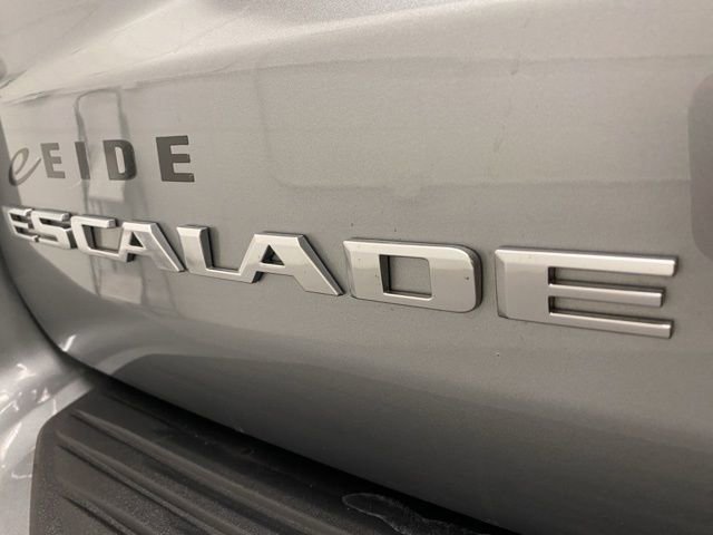 Used 2025 Cadillac Escalade ESV V image 32