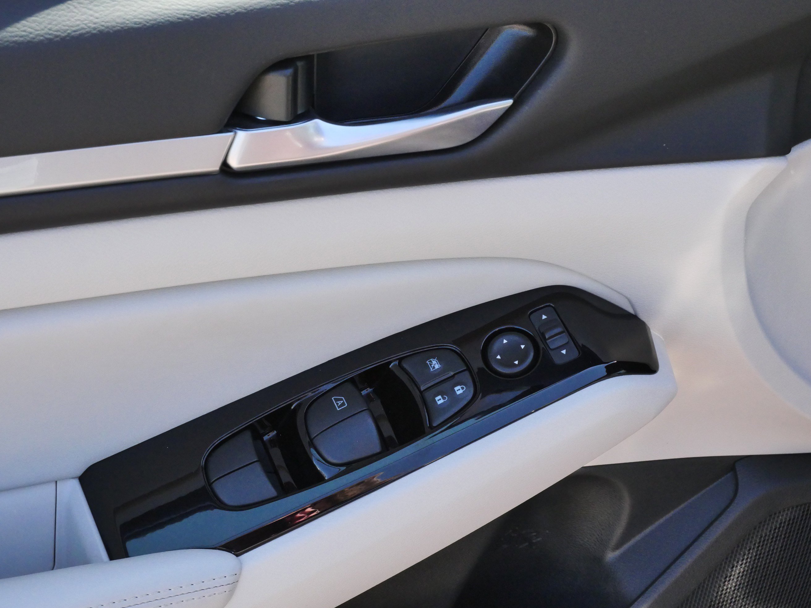 Used 2025 Nissan Altima 2.5 SL AWD/4WD image 19