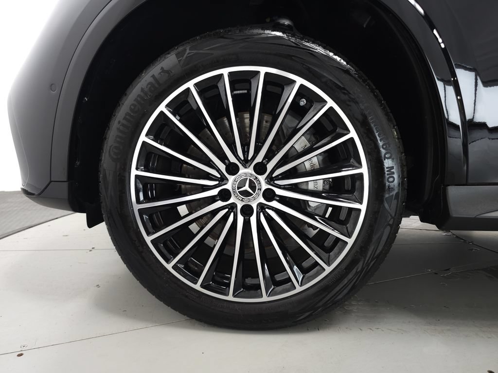 Used 2025 Mercedes-Benz GLC 350e 4MATIC image 32