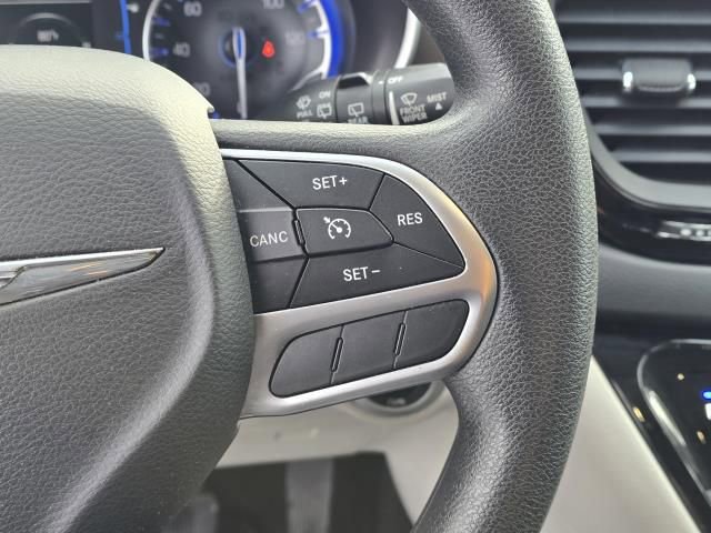 Used 2017 Chrysler Pacifica Touring image 23