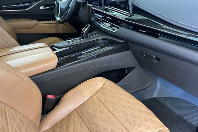 Used 2021 Cadillac Escalade Sport w/ Driver Assist Tech Package AWD/4WD image 18
