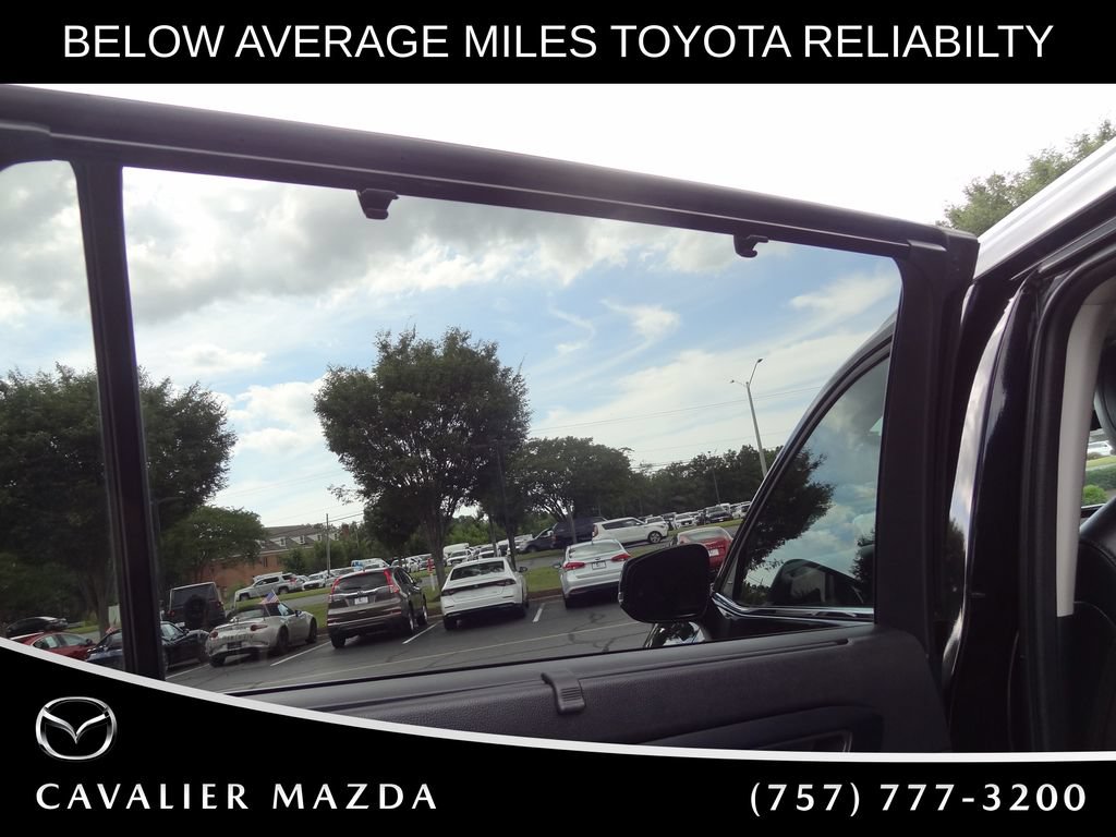 Used 2023 Toyota Highlander XLE AWD/4WD image 15