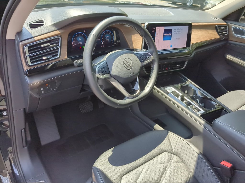 Used 2025 Volkswagen Atlas SE FWD image 14