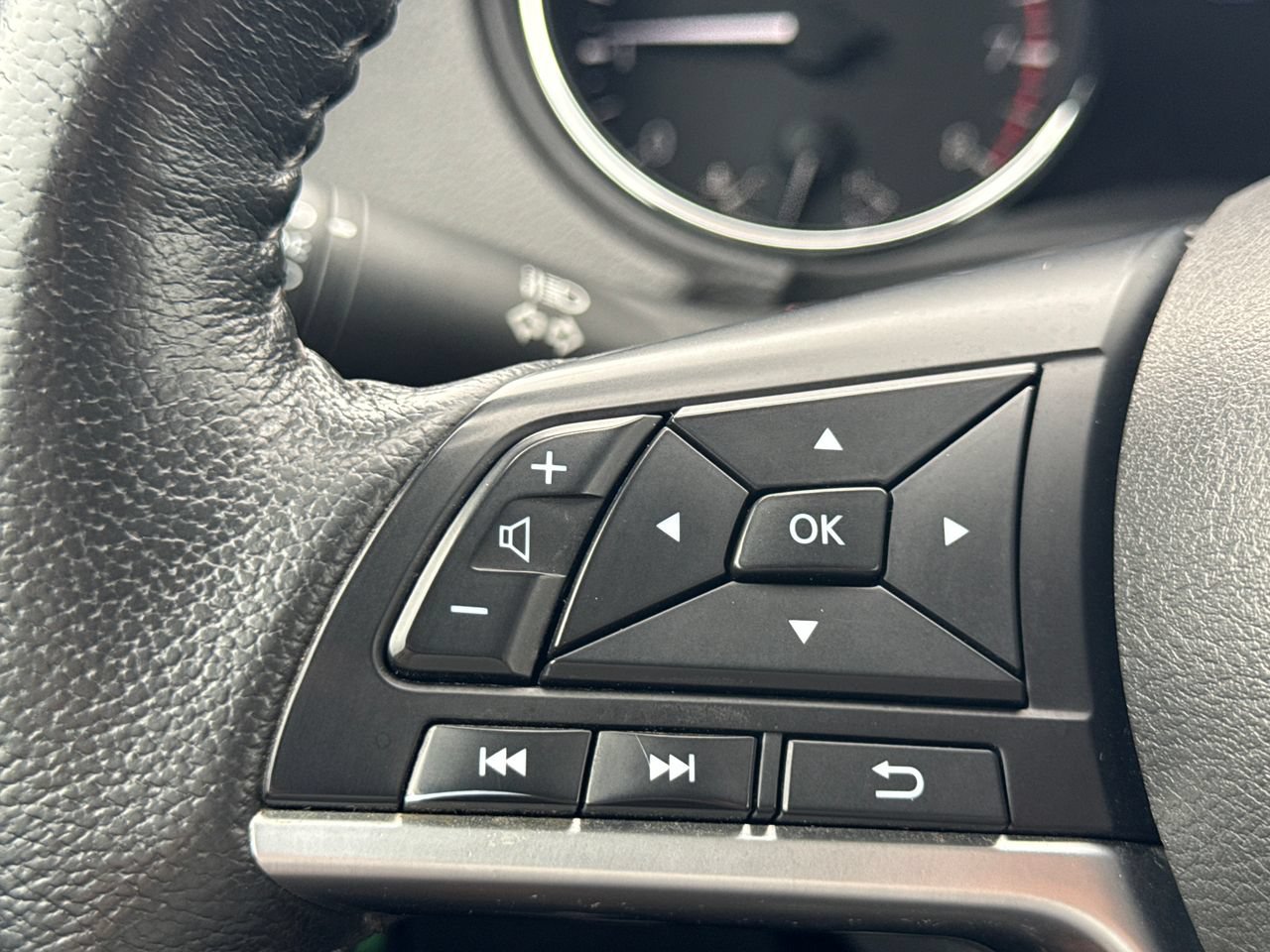 Used 2020 Nissan Rogue S AWD/4WD image 27
