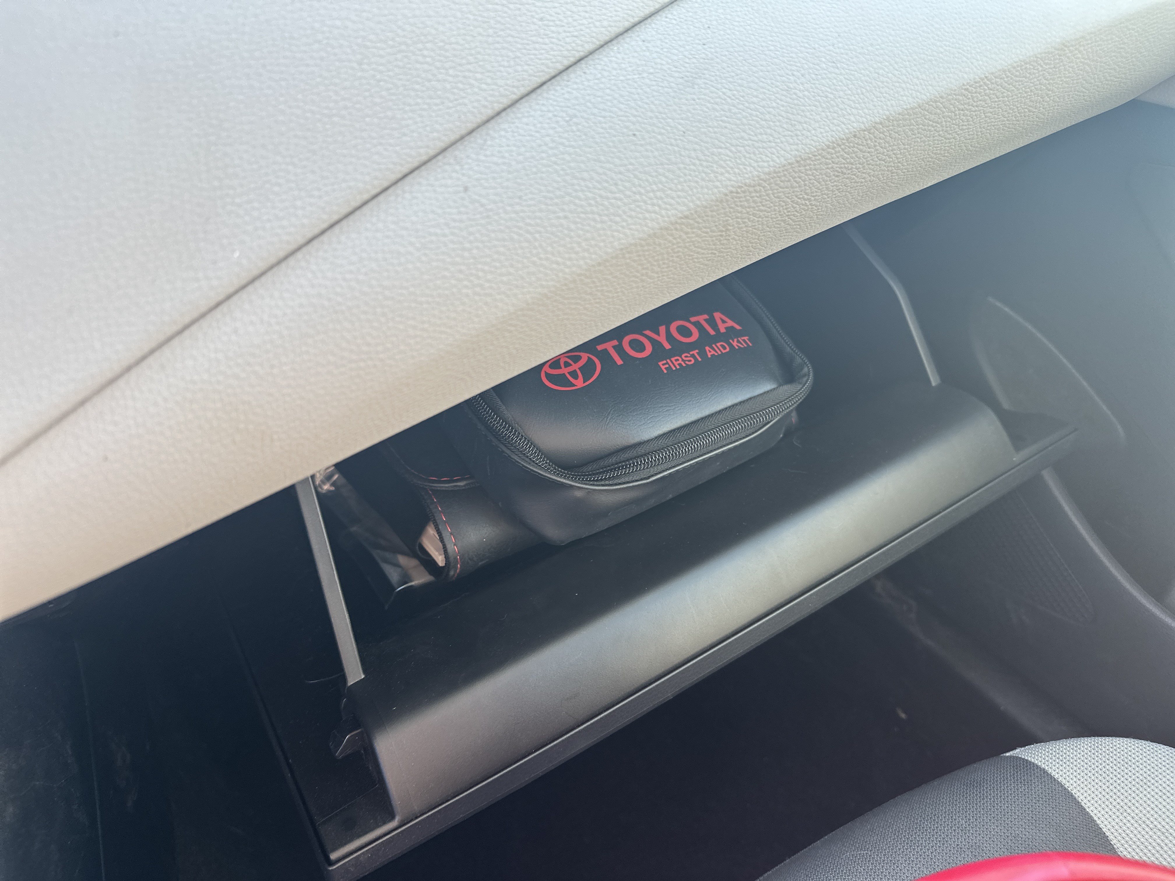 Used 2024 Toyota Corolla LE w/ LE Convenience Package FWD image 27
