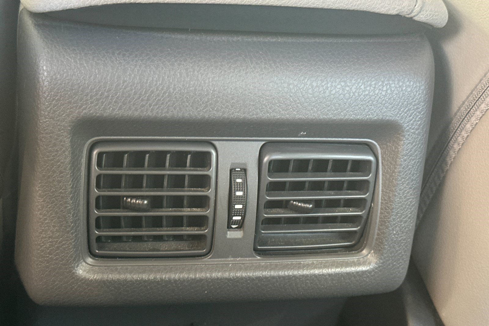 Used 2024 Toyota Camry XLE AWD/4WD image 16