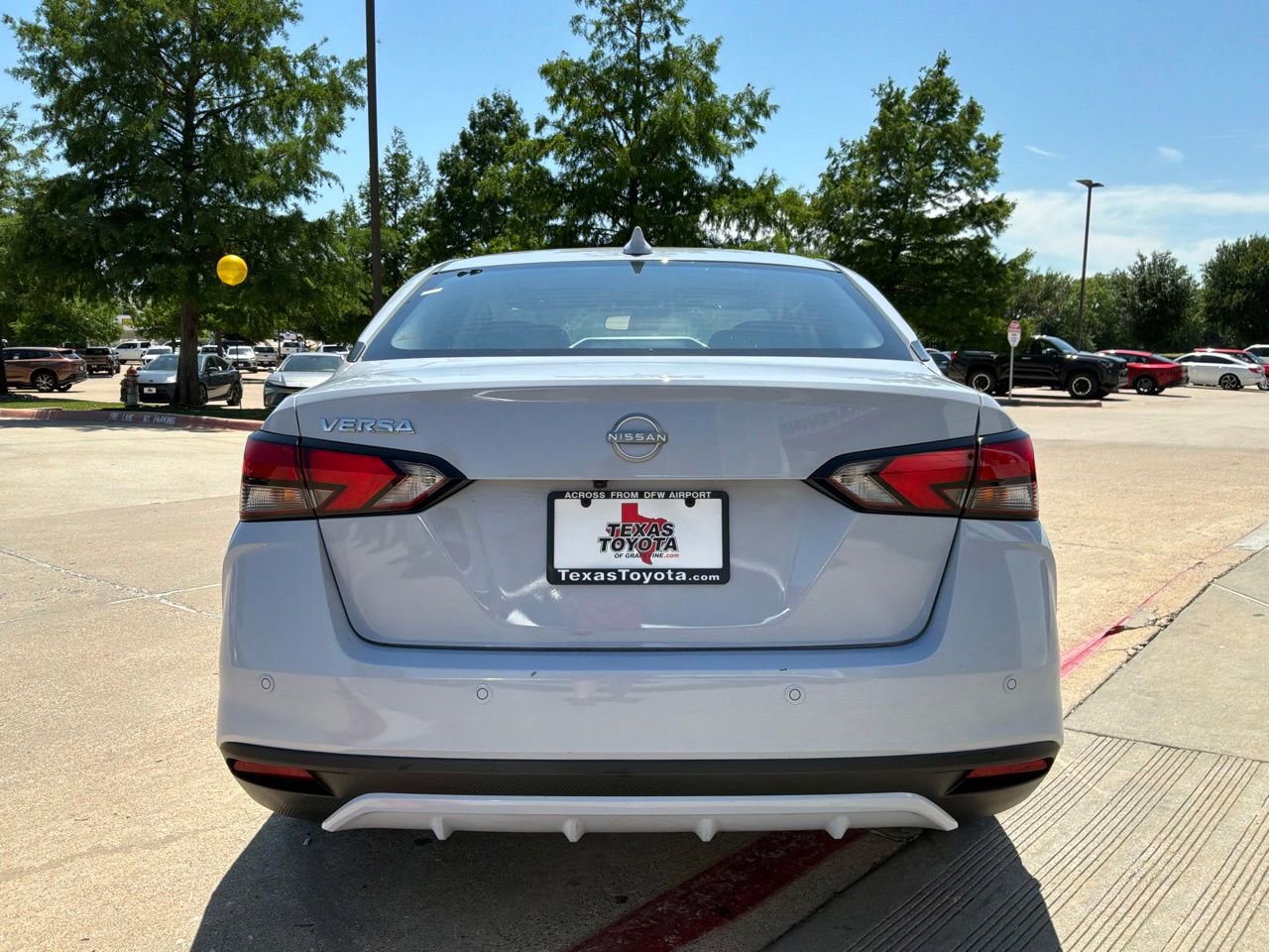 Used 2025 Nissan Versa SV FWD image 7