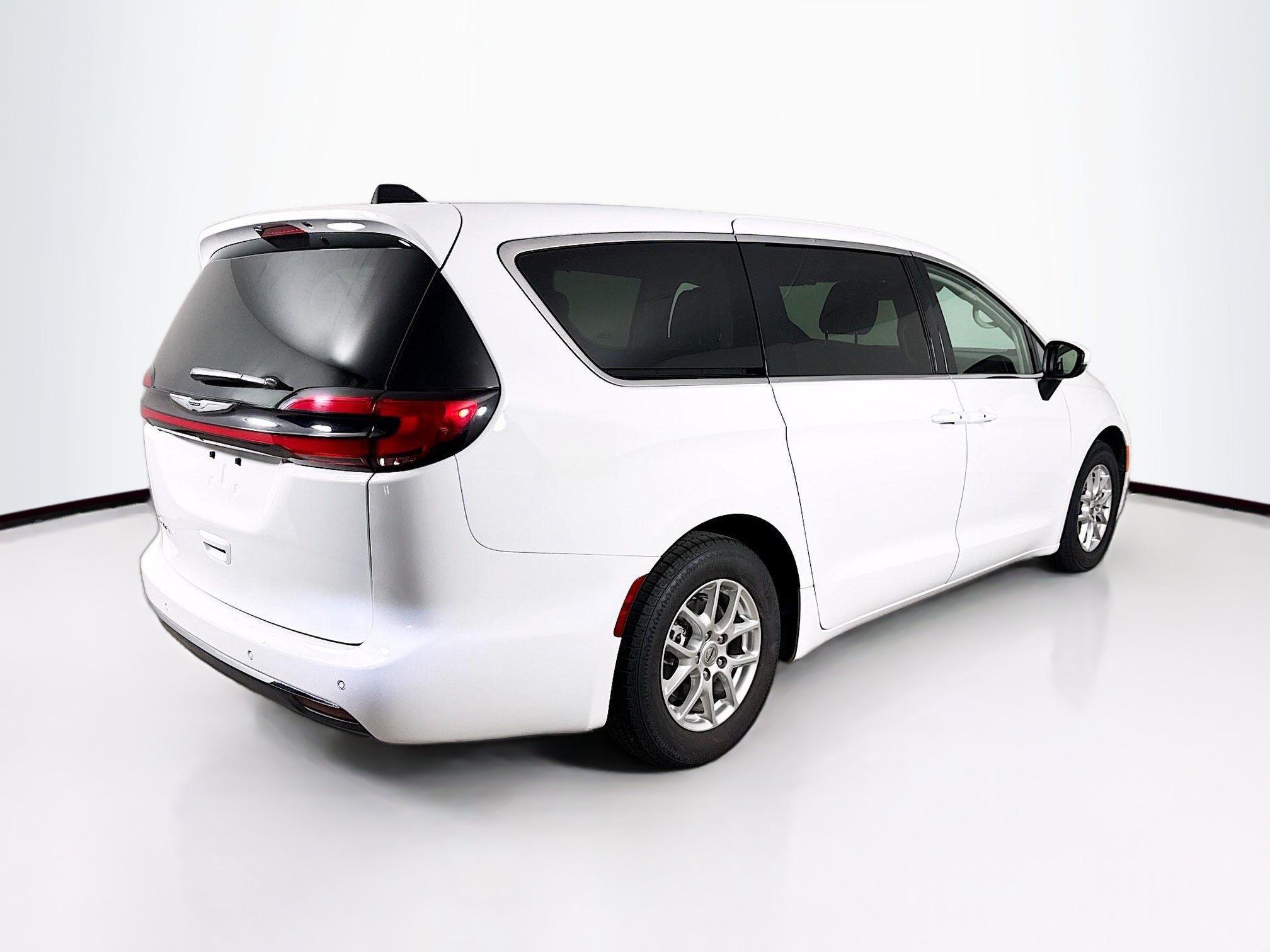 Used 2023 Chrysler Pacifica Touring-L FWD image 32