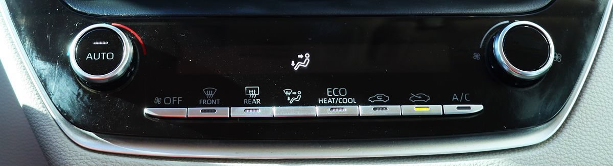 Used 2022 Toyota Corolla LE FWD image 45