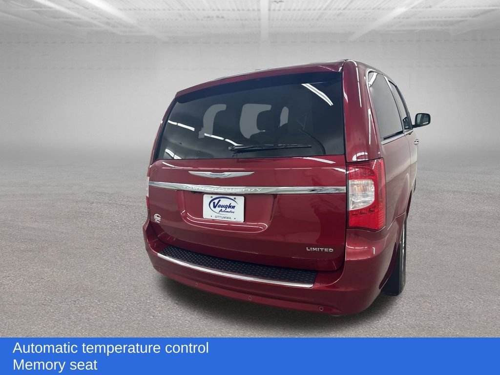 Used 2014 Chrysler Town & Country Limited image 12