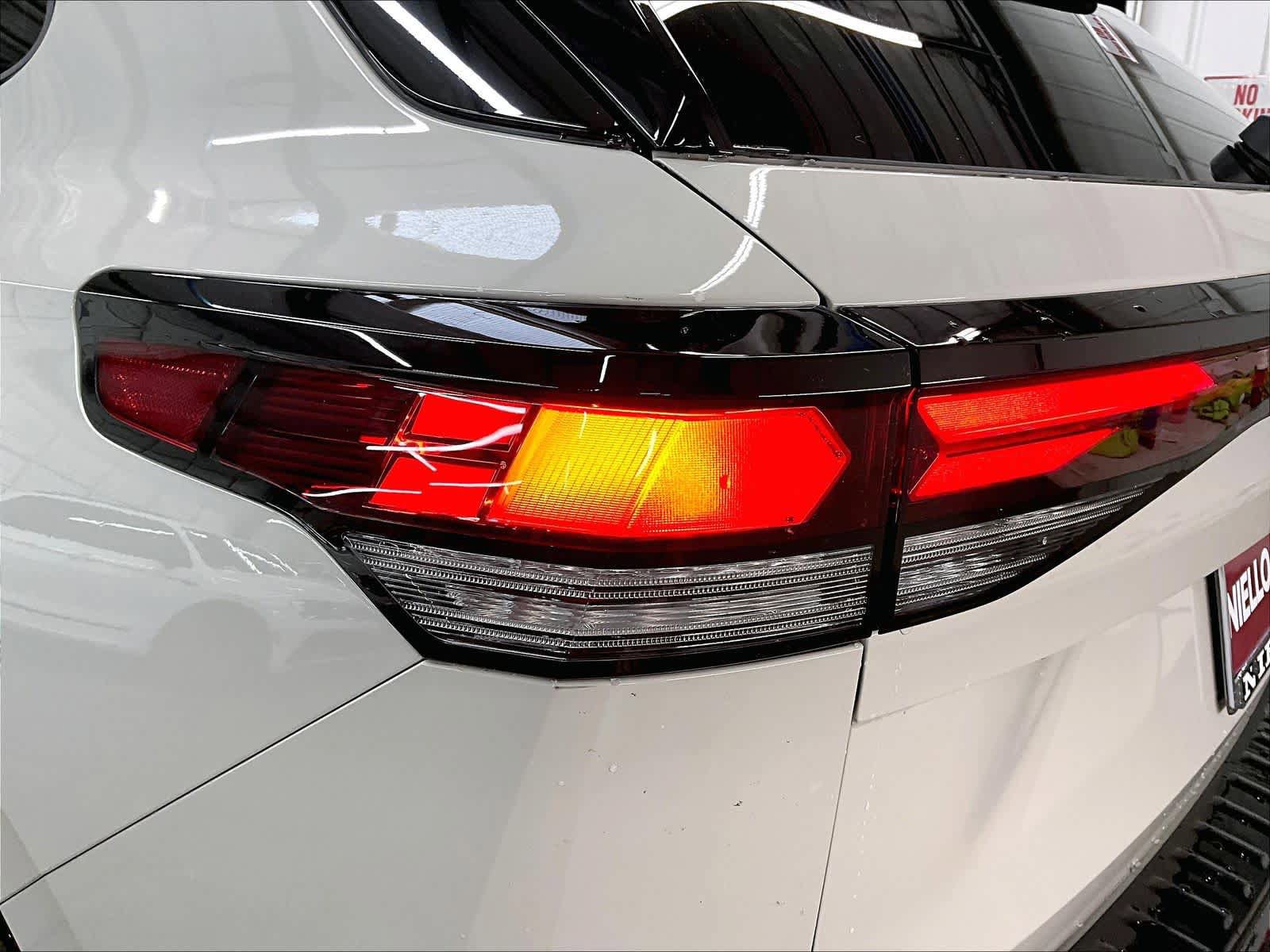 New 2026 Volkswagen Tiguan SE R-Line AWD/4WD image 25