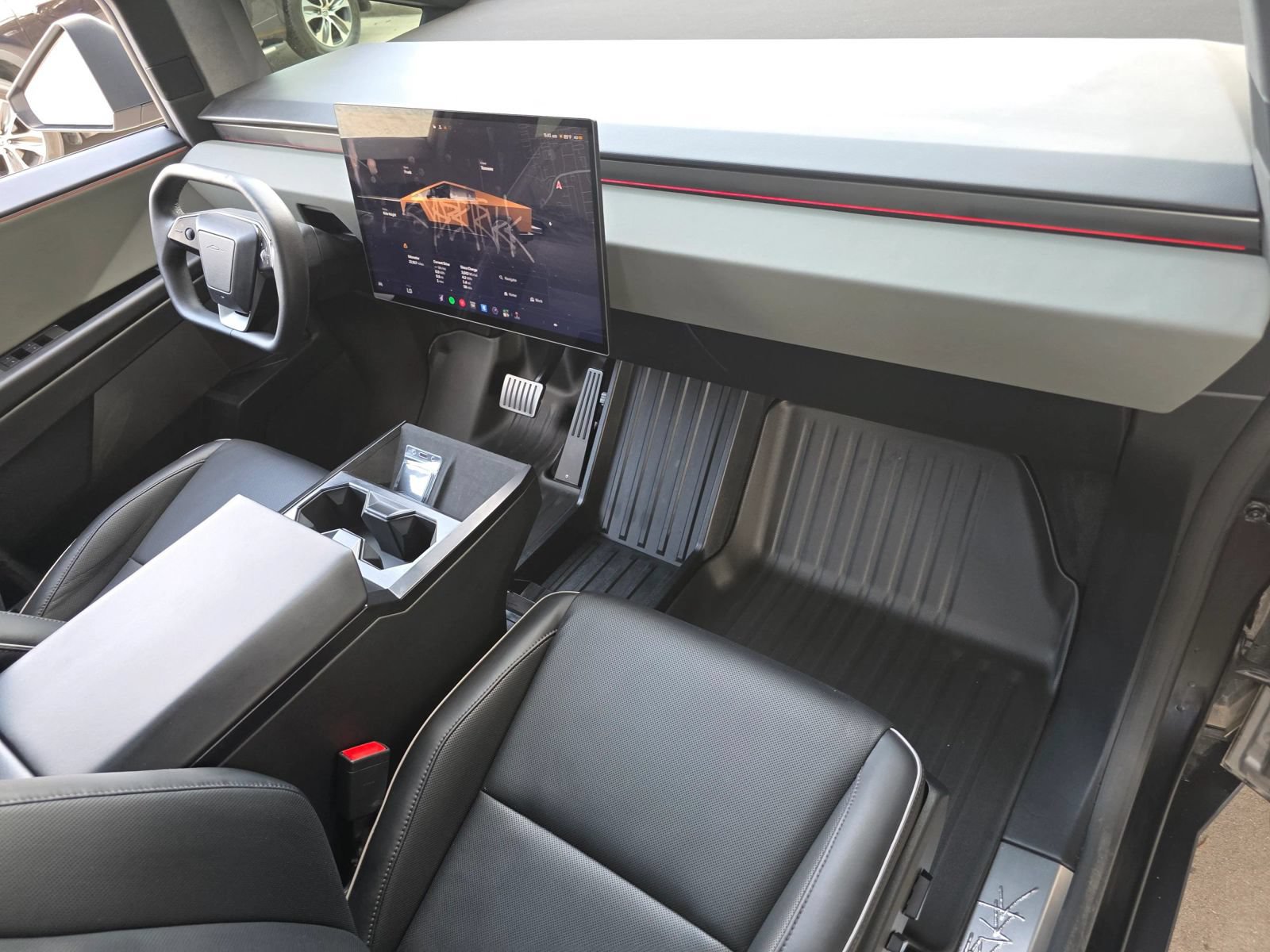 Used 2025 Tesla Cybertruck AWD Crew Cab image 28