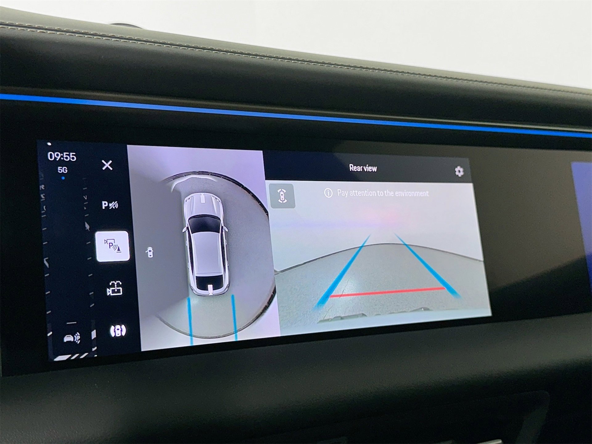 Certified 2025 Porsche Macan Turbo Electric image 23