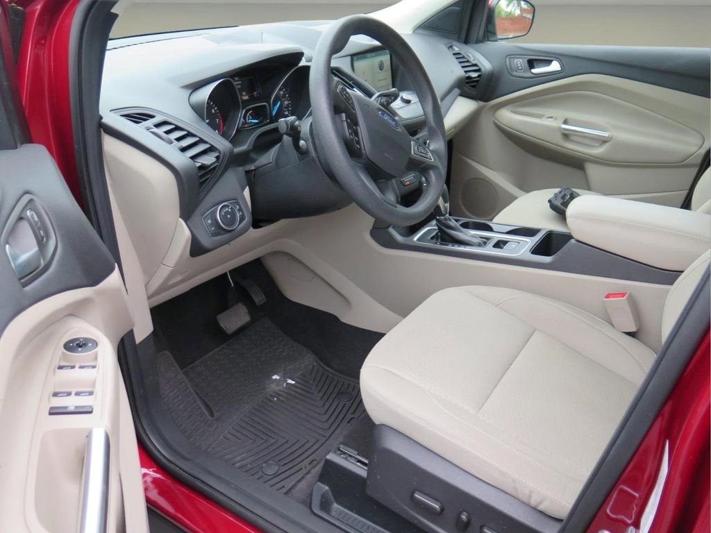 Used 2018 Ford Escape SE w/ SE Sync 3 Package FWD image 9