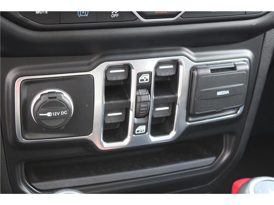 Used 2023 Jeep Wrangler Unlimited Sahara w/ Cold Weather Group AWD/4WD image 26