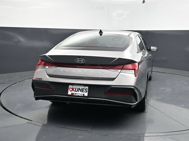Used 2024 Hyundai Elantra SEL FWD image 7