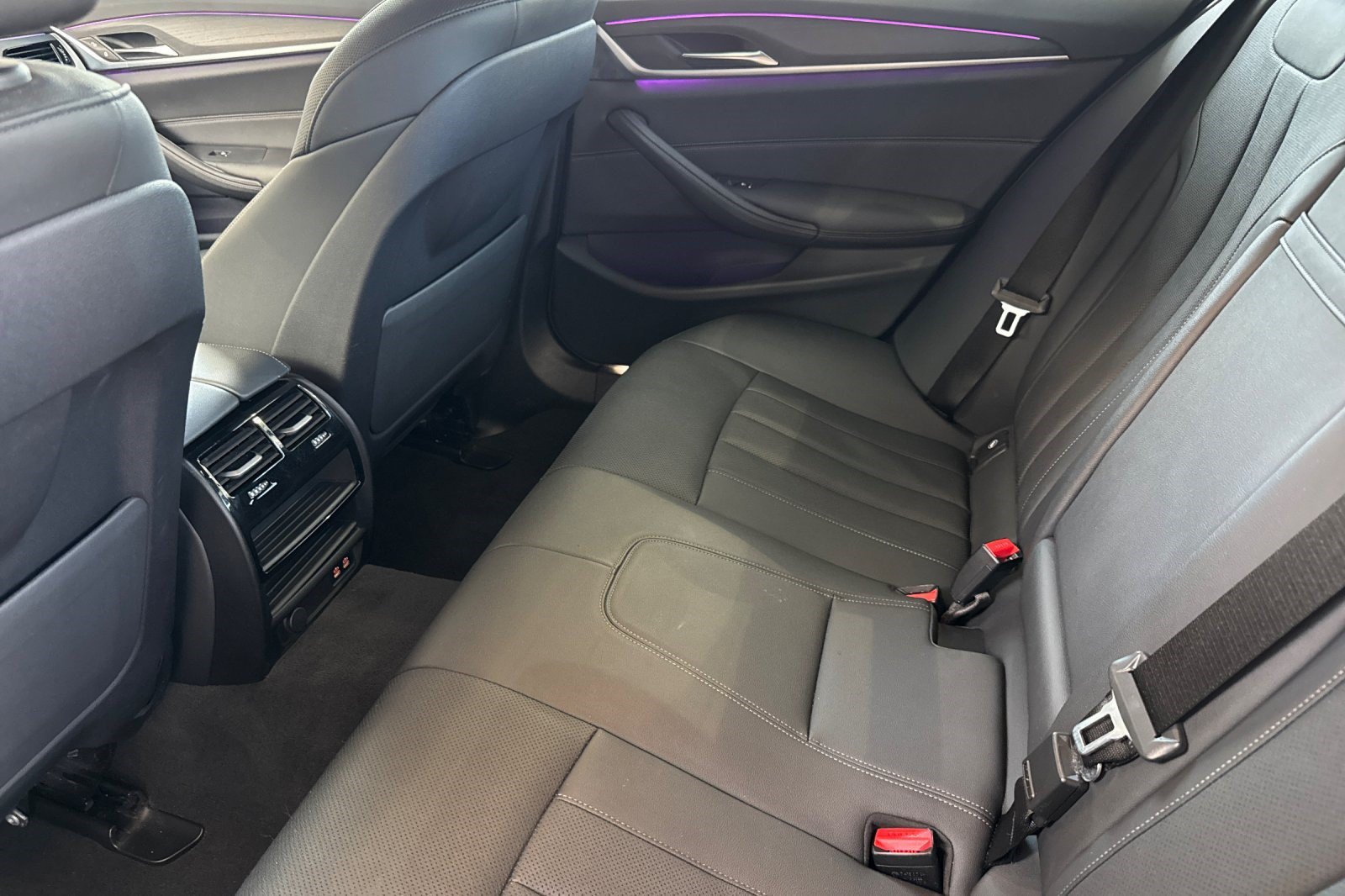 Used 2023 BMW 530e RWD image 15