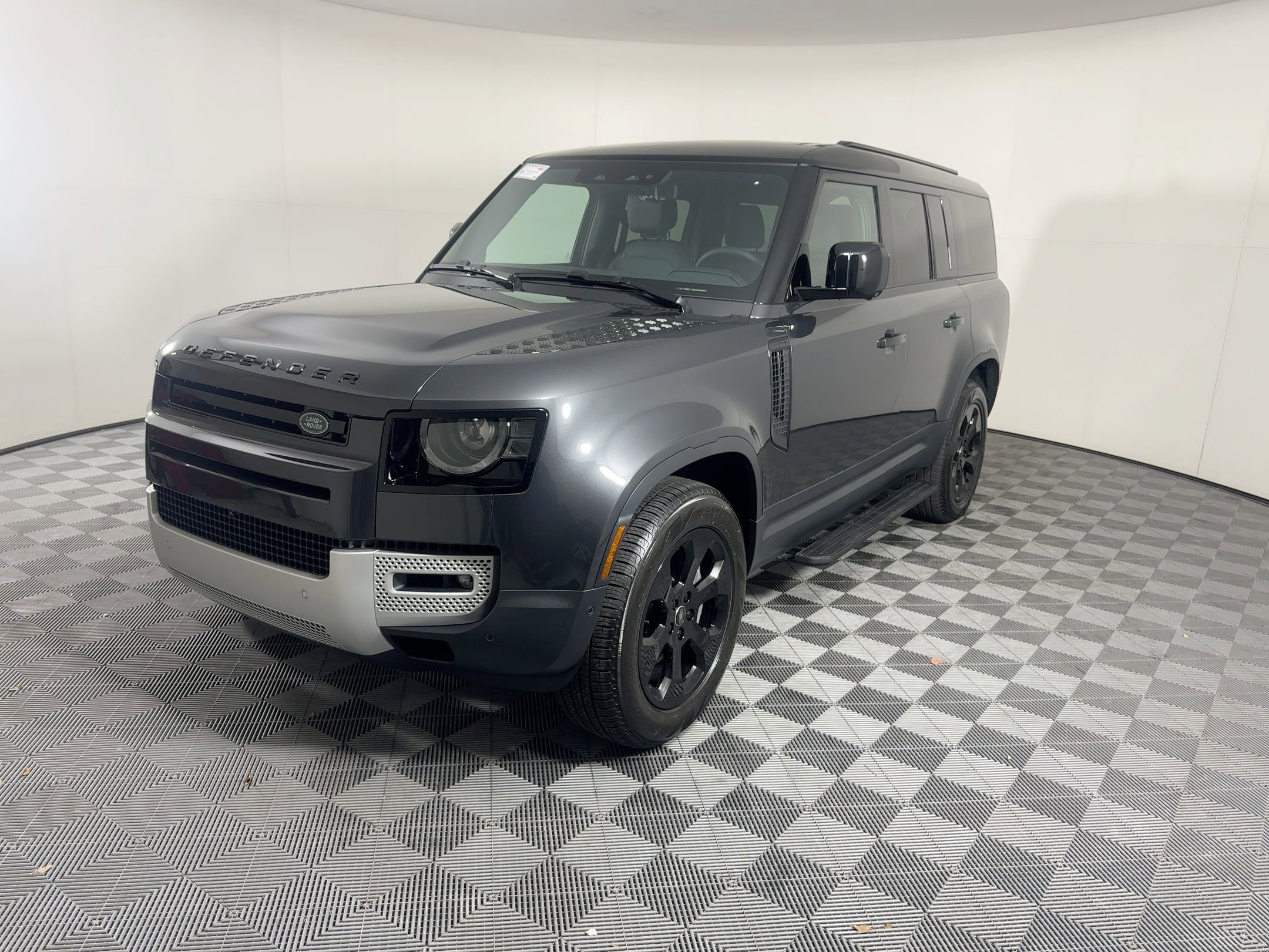 New 2025 Land Rover Defender 130 S image 1