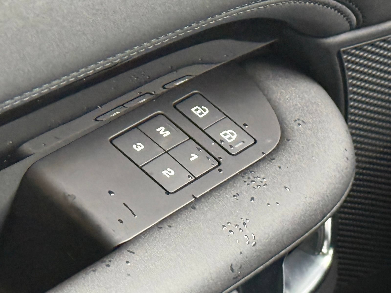 New 2026 Land Rover Discovery S AWD/4WD image 40
