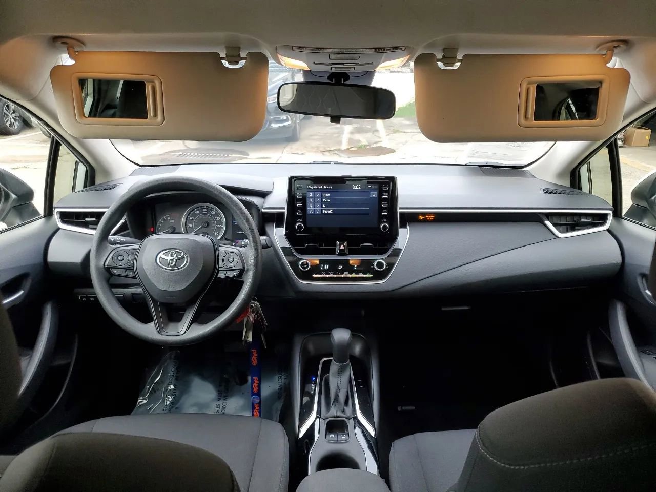 Used 2020 Toyota Corolla LE image 2