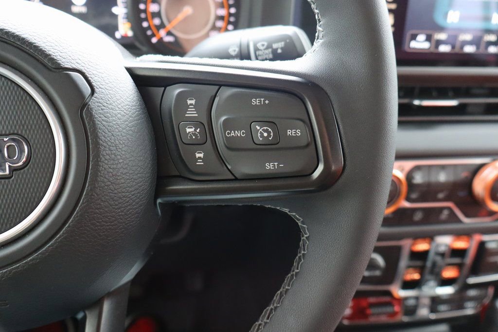 Used 2025 Jeep Gladiator Mojave w/ Convenience Group image 8