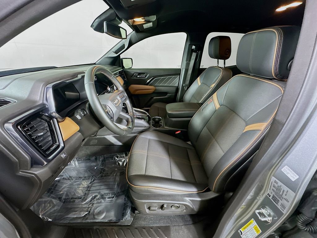 Used 2025 GMC Canyon AT4 image 15