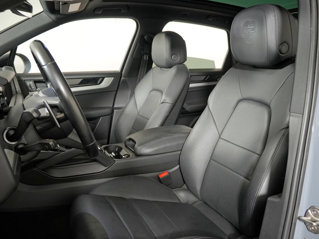 Certified 2024 Porsche Cayenne AWD/4WD image 5