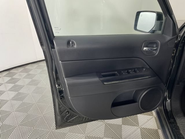Used 2013 Jeep Patriot Limited w/ Sun/Sound Group AWD/4WD image 11