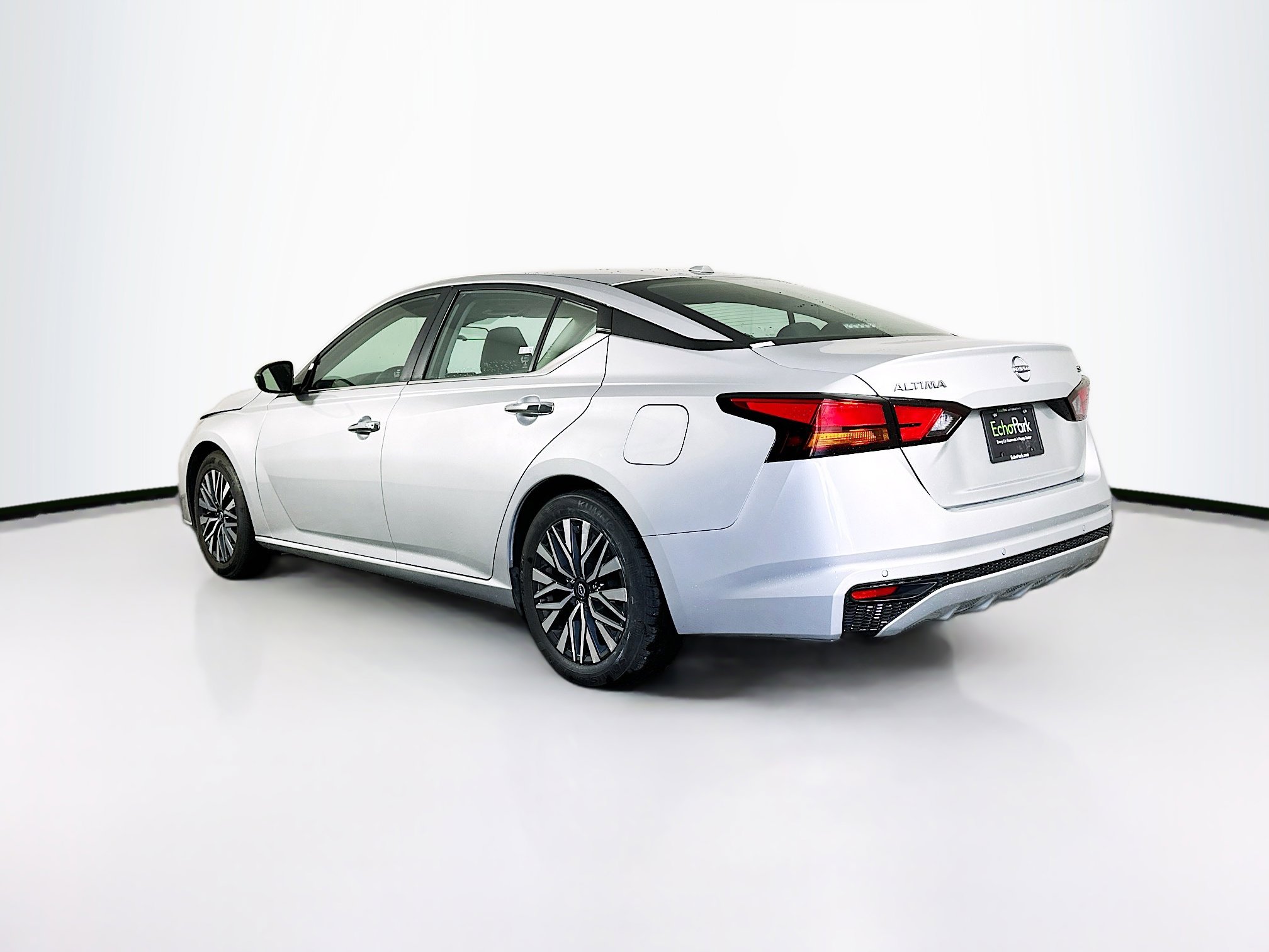 Used 2024 Nissan Altima 2.5 SV image 5