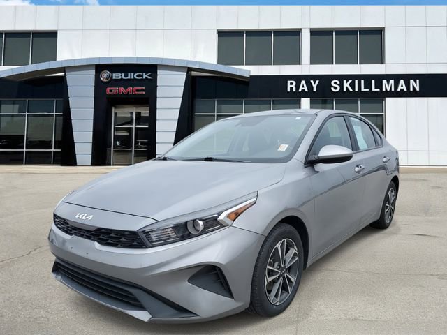 Used 2024 Kia Forte LXS image 3