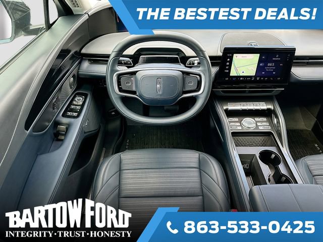 Used 2025 Lincoln Nautilus Reserve image 24