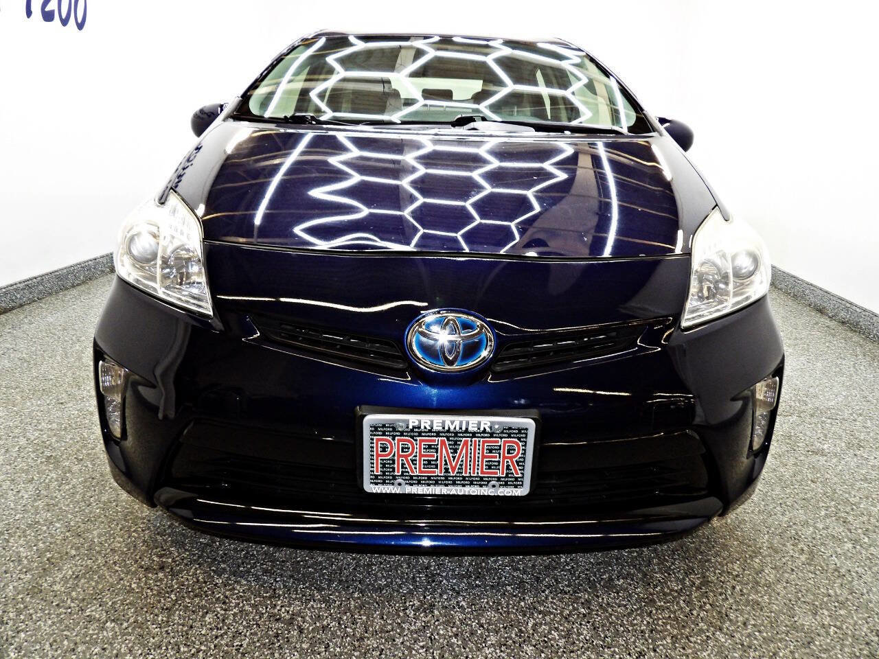 Used 2015 Toyota Prius Two image 2