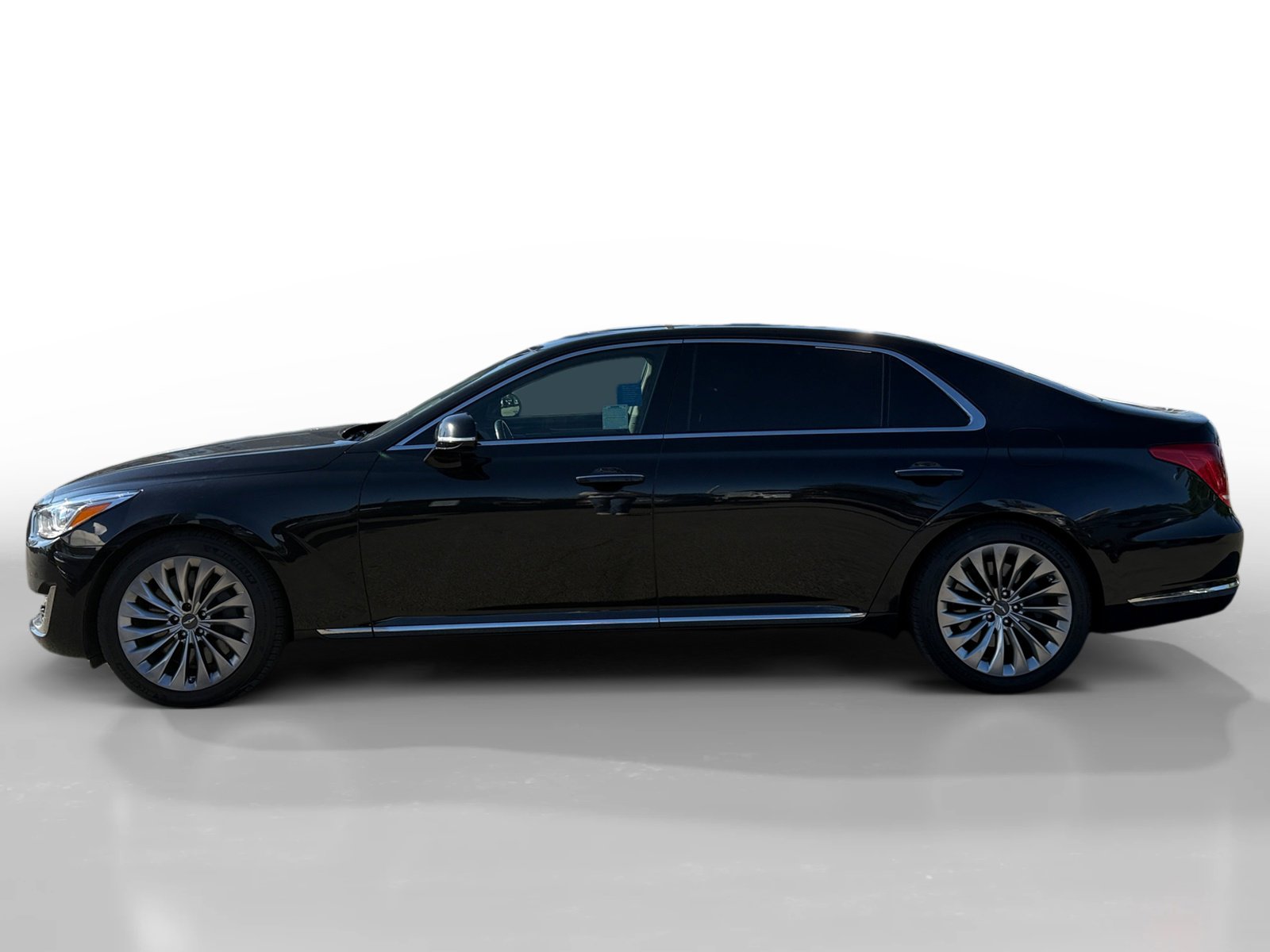 Used 2019 Genesis G90 5.0 Ultimate image 2