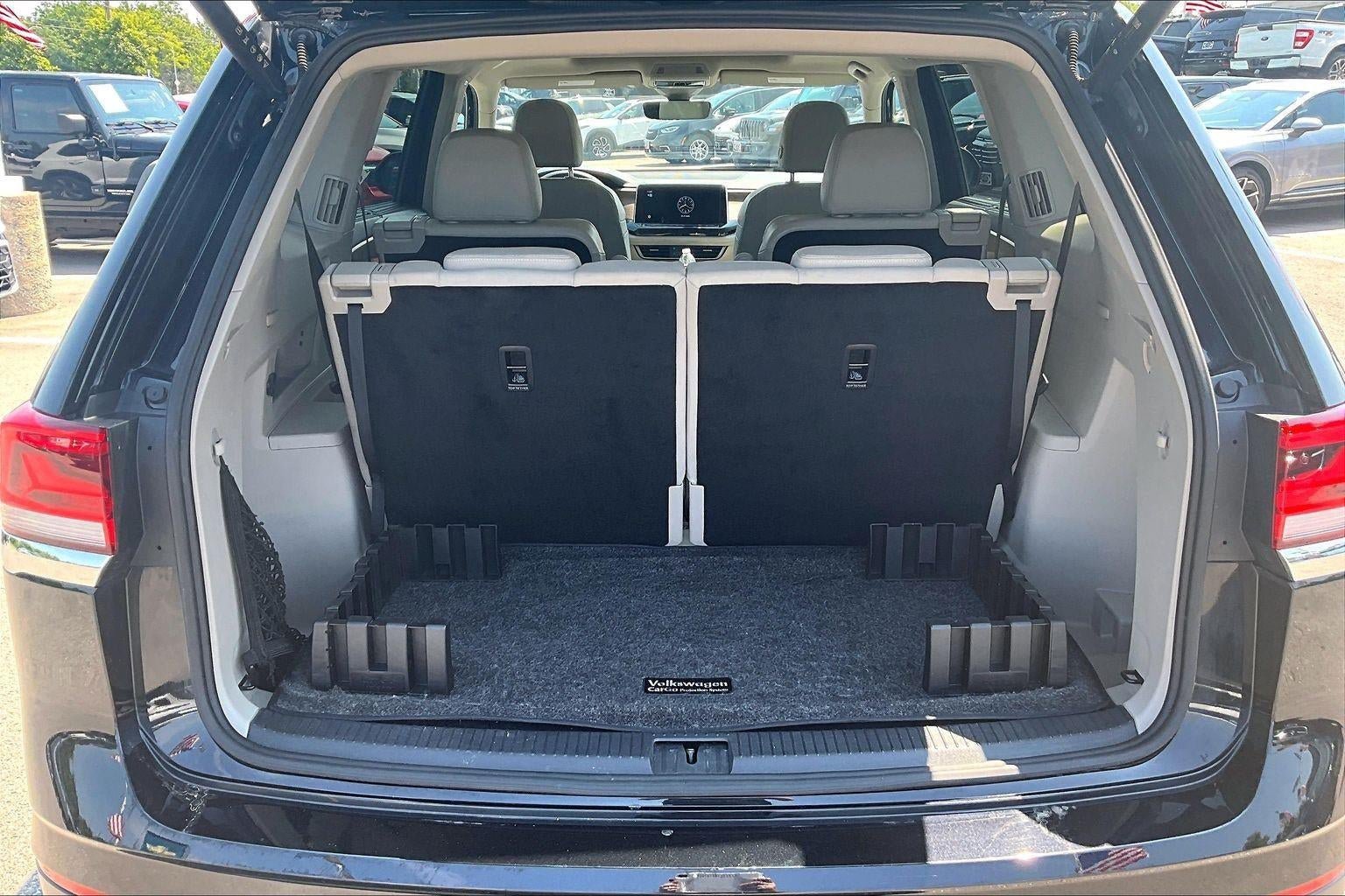 Used 2024 Volkswagen Atlas SE AWD/4WD image 4