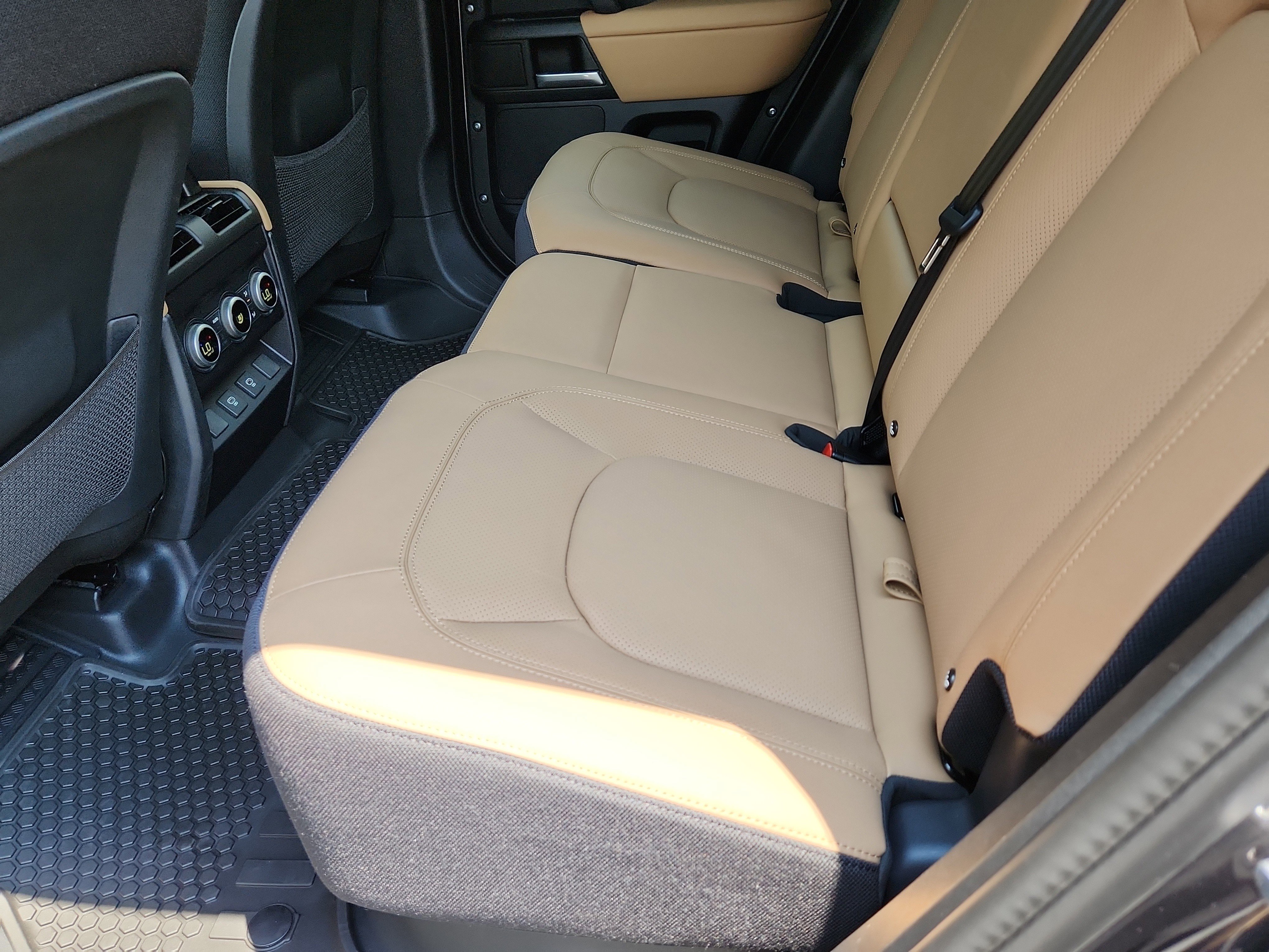 New 2025 Land Rover Defender 110 X image 13