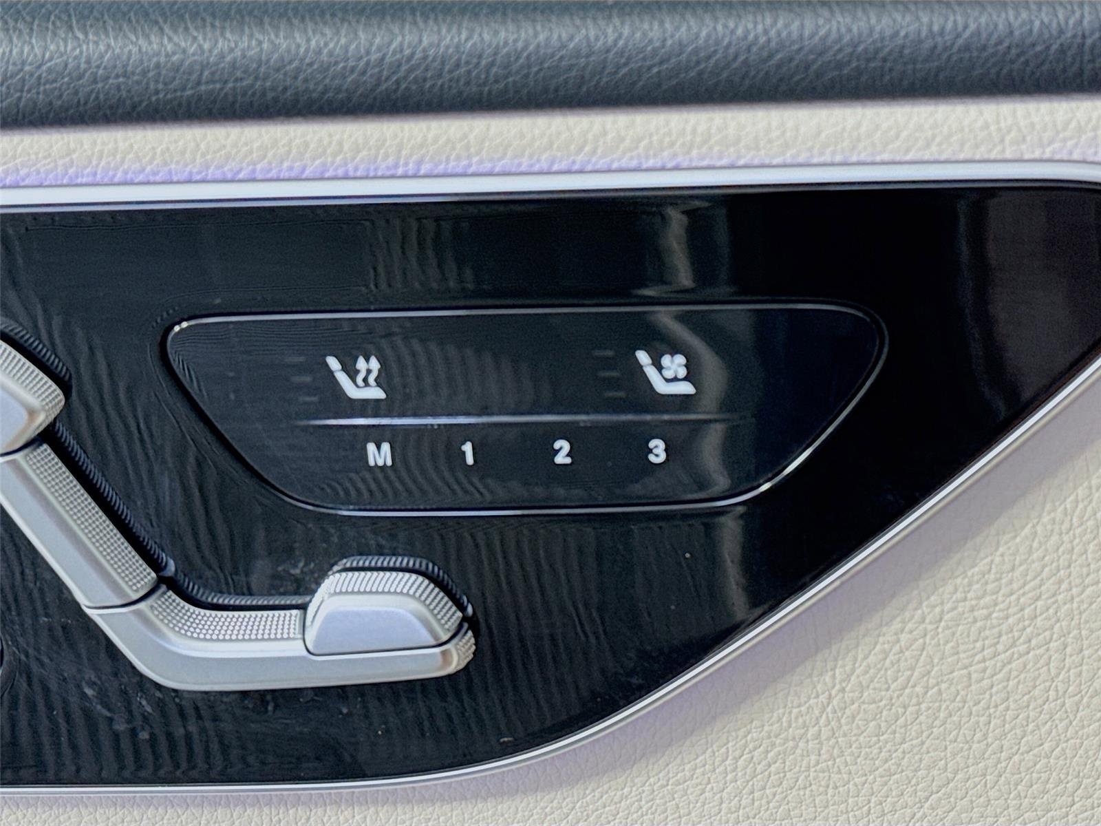 Used 2022 Mercedes-Benz C 300 Sedan image 23