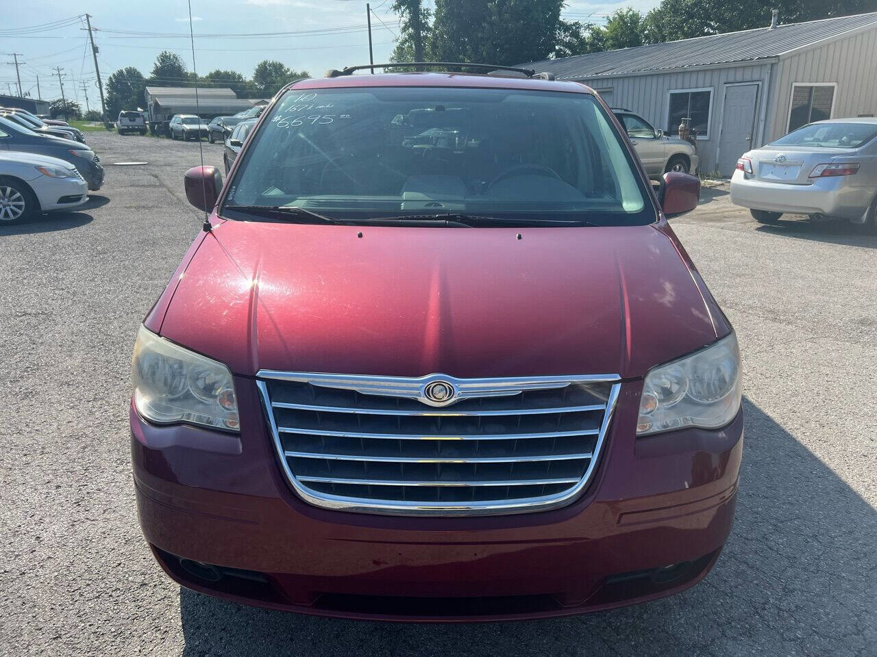 Used 2010 Chrysler Town & Country Touring image 4