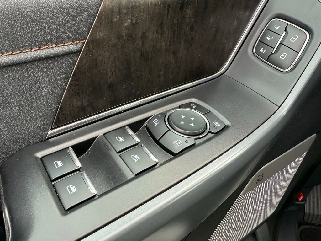 Used 2023 Ford F150 Lightning Lariat image 13