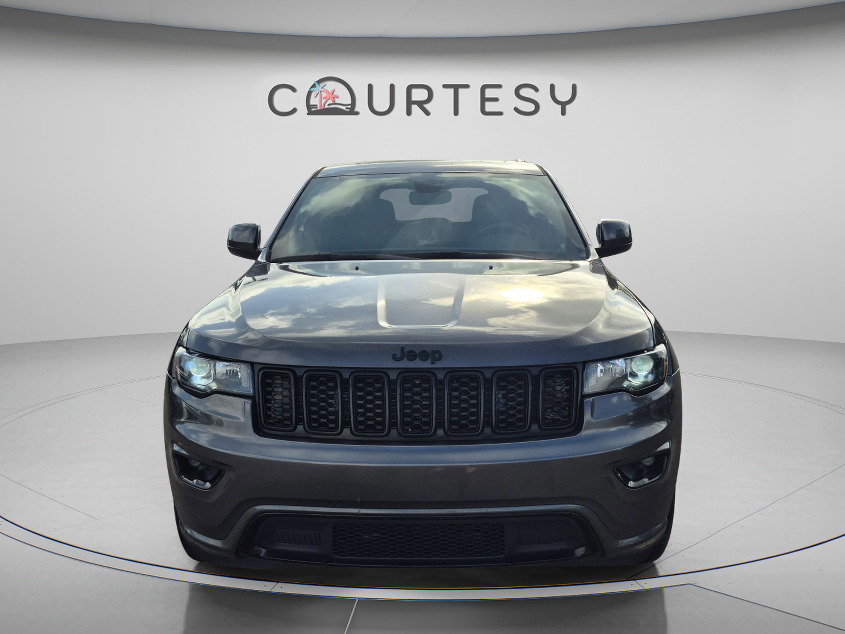 Used 2019 Jeep Grand Cherokee Altitude RWD image 10