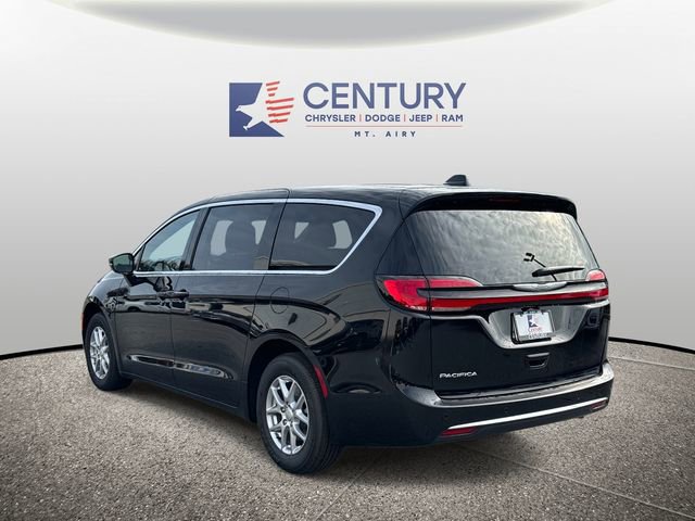 New 2026 Chrysler Pacifica Select image 4