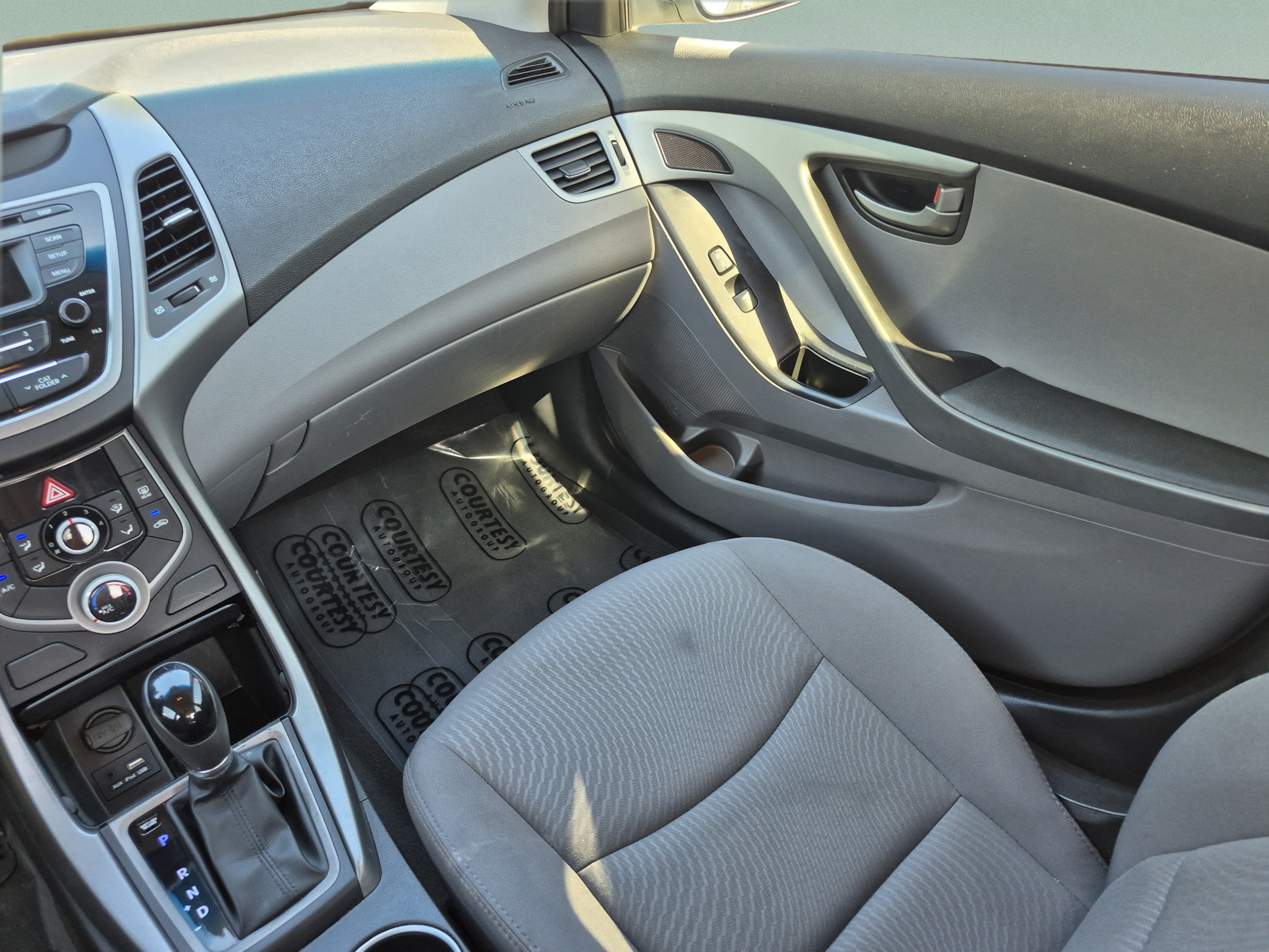 Used 2016 Hyundai Elantra SE FWD image 29
