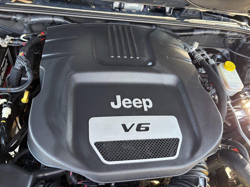 Used 2018 Jeep Wrangler Golden Eagle image 30